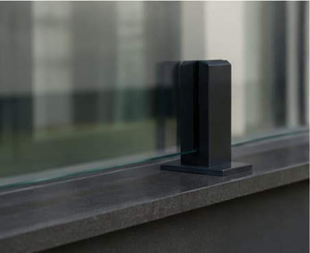 Parapetto in vetro Alcodec con spigot quadrati